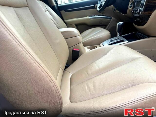 Чорний Хендай Санта Фе, об'ємом двигуна 2.4 л та пробігом 158 тис. км за 12450 $, фото 9 на Automoto.ua