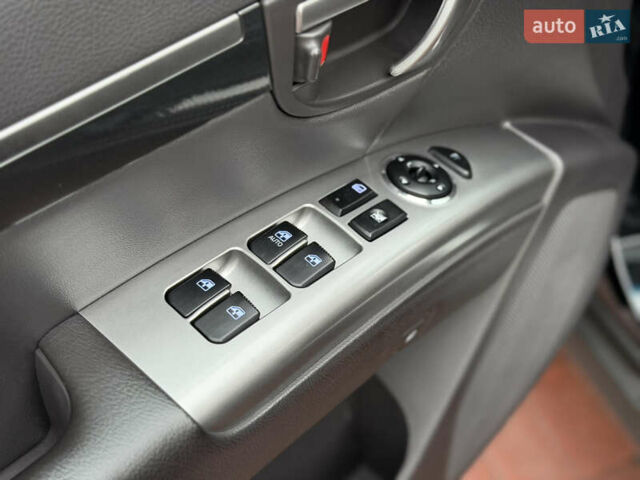 Черный Хендай Санта Фе, объемом двигателя 2.2 л и пробегом 170 тыс. км за 13900 $, фото 19 на Automoto.ua