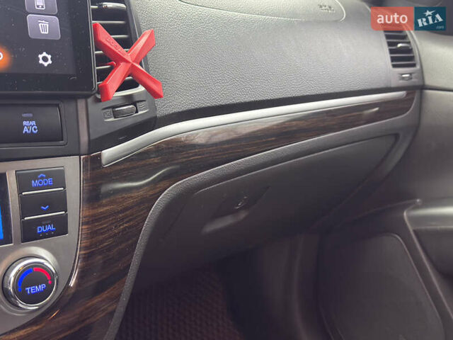 Чорний Хендай Санта Фе, об'ємом двигуна 2.2 л та пробігом 208 тис. км за 11950 $, фото 9 на Automoto.ua