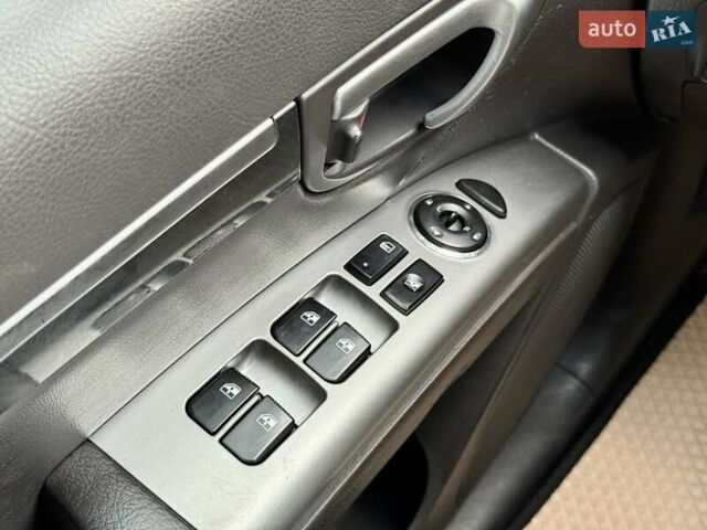 Хендай Санта Фе 2011 у Харкові на Automoto.ua Чорний Хендай Санта Фе, об'ємом двигуна 2 л та пробігом 288 тис. км за 11000 $, фото 23 на Automoto.ua