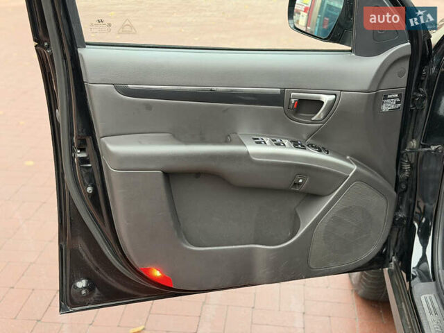 Черный Хендай Санта Фе, объемом двигателя 2.2 л и пробегом 170 тыс. км за 13900 $, фото 17 на Automoto.ua