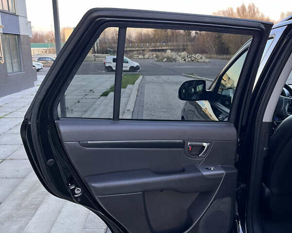 Черный Хендай Санта Фе, объемом двигателя 2.2 л и пробегом 163 тыс. км за 15800 $, фото 27 на Automoto.ua