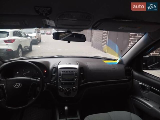 Черный Хендай Санта Фе, объемом двигателя 2.36 л и пробегом 264 тыс. км за 10200 $, фото 7 на Automoto.ua