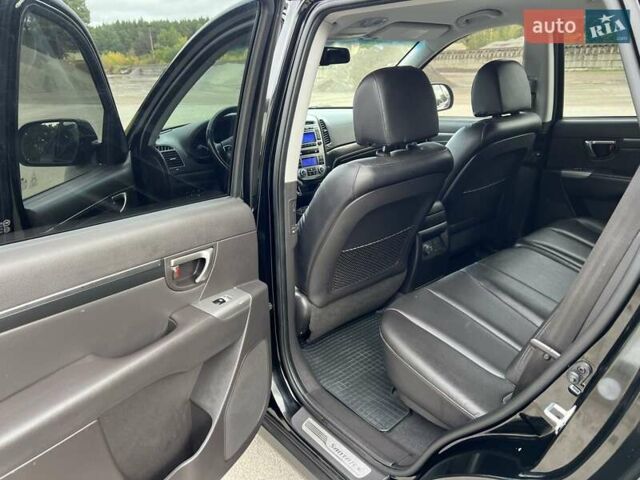 Черный Хендай Санта Фе, объемом двигателя 2.2 л и пробегом 190 тыс. км за 14300 $, фото 97 на Automoto.ua