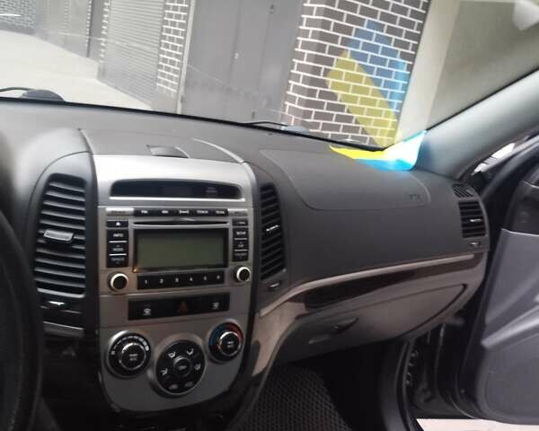 Черный Хендай Санта Фе, объемом двигателя 2.36 л и пробегом 264 тыс. км за 10200 $, фото 2 на Automoto.ua