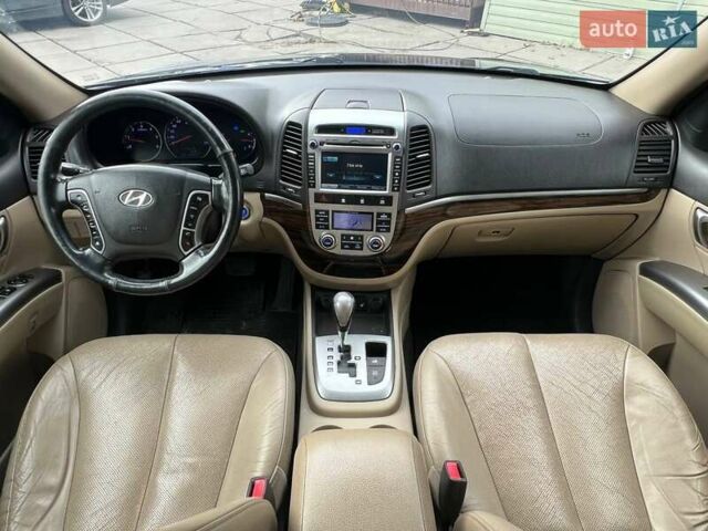 Черный Хендай Санта Фе, объемом двигателя 2.2 л и пробегом 260 тыс. км за 13190 $, фото 12 на Automoto.ua