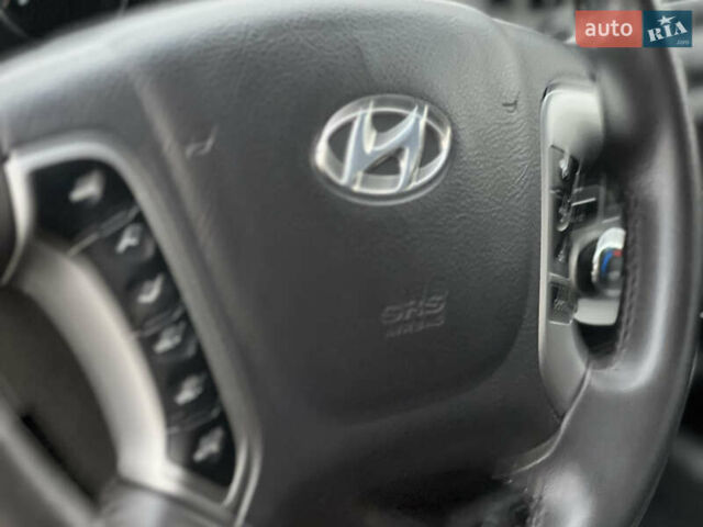 Черный Хендай Санта Фе, объемом двигателя 2.2 л и пробегом 220 тыс. км за 12000 $, фото 35 на Automoto.ua