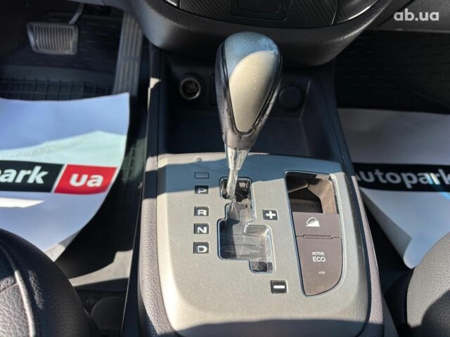 Чорний Хендай Санта Фе, об'ємом двигуна 2.2 л та пробігом 318 тис. км за 12990 $, фото 21 на Automoto.ua