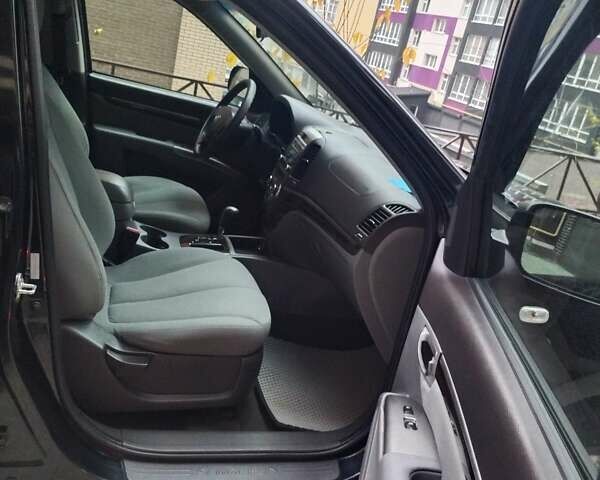 Черный Хендай Санта Фе, объемом двигателя 2.36 л и пробегом 264 тыс. км за 10200 $, фото 20 на Automoto.ua