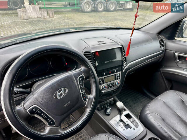 Черный Хендай Санта Фе, объемом двигателя 2.2 л и пробегом 310 тыс. км за 12900 $, фото 10 на Automoto.ua