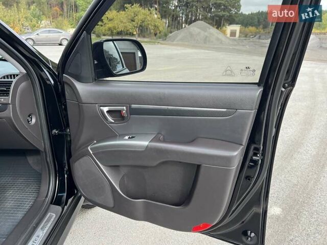 Черный Хендай Санта Фе, объемом двигателя 2.2 л и пробегом 190 тыс. км за 14300 $, фото 83 на Automoto.ua