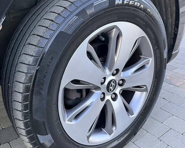 Черный Хендай Санта Фе, объемом двигателя 2.2 л и пробегом 163 тыс. км за 15800 $, фото 32 на Automoto.ua