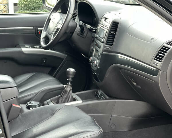 Черный Хендай Санта Фе, объемом двигателя 2.2 л и пробегом 220 тыс. км за 12000 $, фото 28 на Automoto.ua