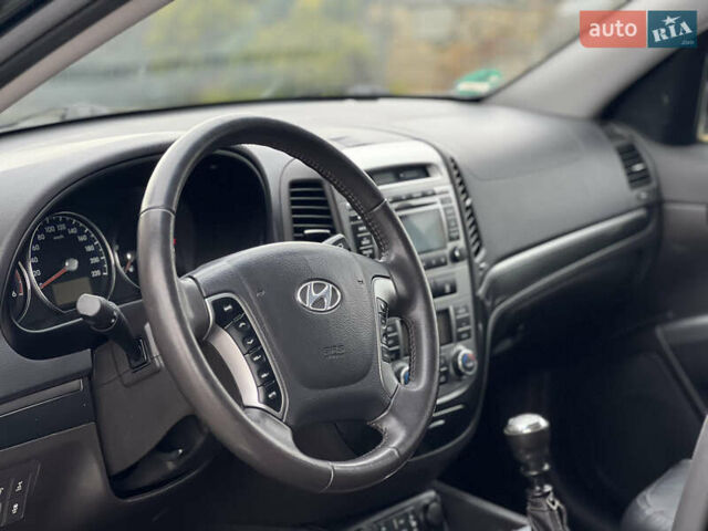 Черный Хендай Санта Фе, объемом двигателя 2.2 л и пробегом 220 тыс. км за 12000 $, фото 3 на Automoto.ua