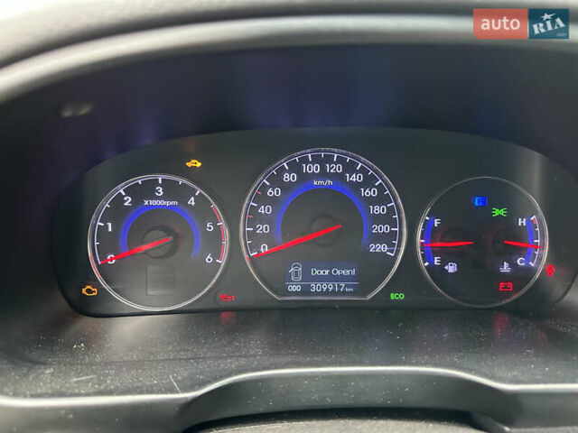 Черный Хендай Санта Фе, объемом двигателя 2.2 л и пробегом 310 тыс. км за 12900 $, фото 11 на Automoto.ua