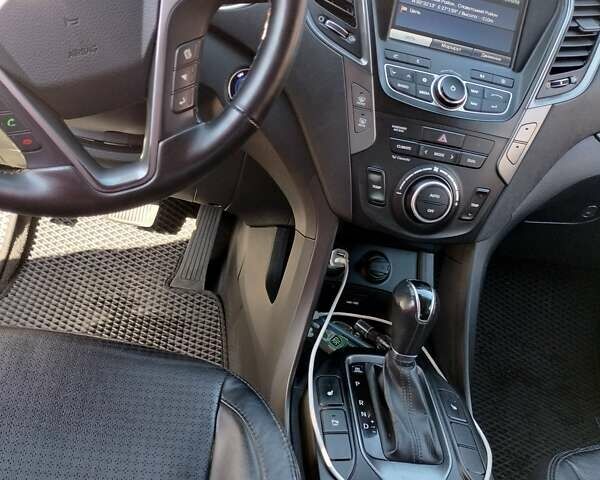 Хендай Санта Фе 2012 в Коростене на Automoto.ua Черный Хендай Санта Фе, объемом двигателя 2.2 л и пробегом 149 тыс. км за 17900 $, фото 16 на Automoto.ua