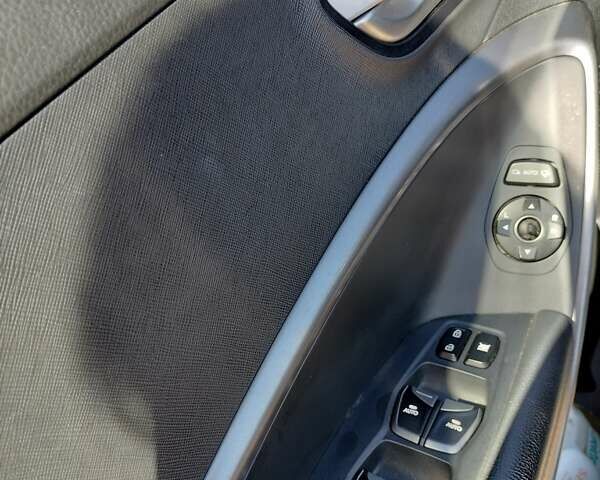 Хендай Санта Фе 2012 в Коростене на Automoto.ua Черный Хендай Санта Фе, объемом двигателя 2.2 л и пробегом 149 тыс. км за 17900 $, фото 15 на Automoto.ua