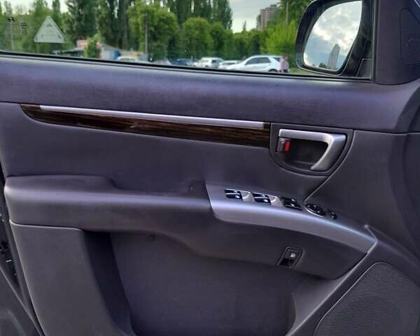 Хендай Санта Фе 2012 в Киеве на Automoto.ua Черный Хендай Санта Фе, объемом двигателя 2.2 л и пробегом 140 тыс. км за 13200 $, фото 26 на Automoto.ua