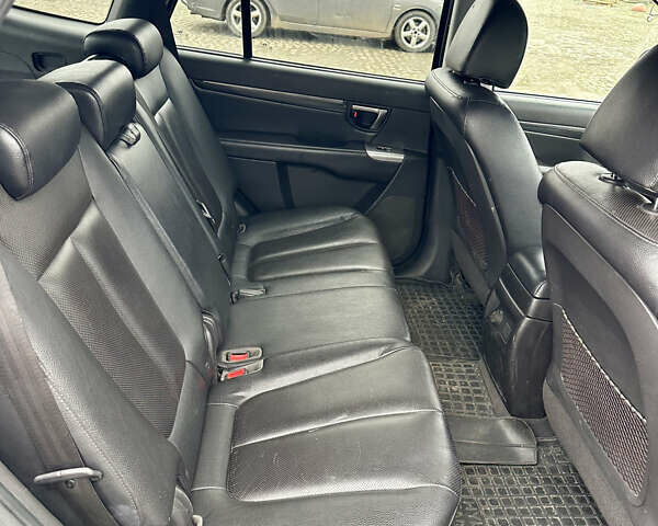 Черный Хендай Санта Фе, объемом двигателя 2.2 л и пробегом 310 тыс. км за 12900 $, фото 7 на Automoto.ua