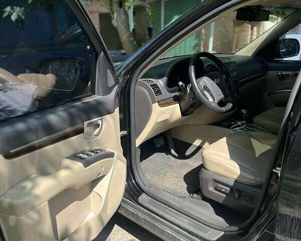 Черный Хендай Санта Фе, объемом двигателя 2.2 л и пробегом 206 тыс. км за 13500 $, фото 7 на Automoto.ua