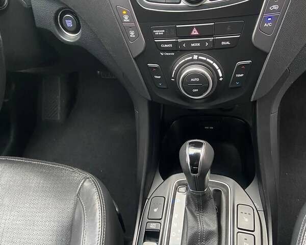 Черный Хендай Санта Фе, объемом двигателя 2.2 л и пробегом 169 тыс. км за 17200 $, фото 12 на Automoto.ua