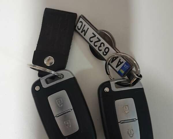 Хендай Санта Фе 2012 в Киеве на Automoto.ua Черный Хендай Санта Фе, объемом двигателя 2.2 л и пробегом 140 тыс. км за 13200 $, фото 52 на Automoto.ua