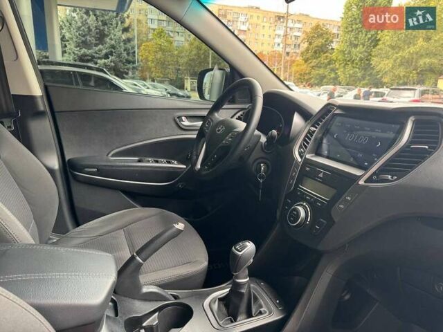 Черный Хендай Санта Фе, объемом двигателя 2.2 л и пробегом 215 тыс. км за 12900 $, фото 9 на Automoto.ua