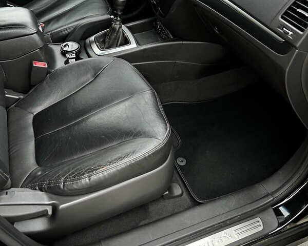 Черный Хендай Санта Фе, объемом двигателя 2.2 л и пробегом 220 тыс. км за 12000 $, фото 4 на Automoto.ua