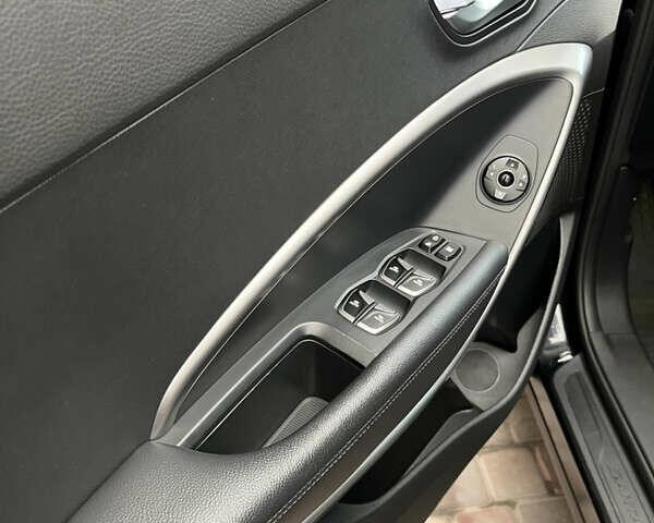 Черный Хендай Санта Фе, объемом двигателя 2.36 л и пробегом 166 тыс. км за 15000 $, фото 18 на Automoto.ua