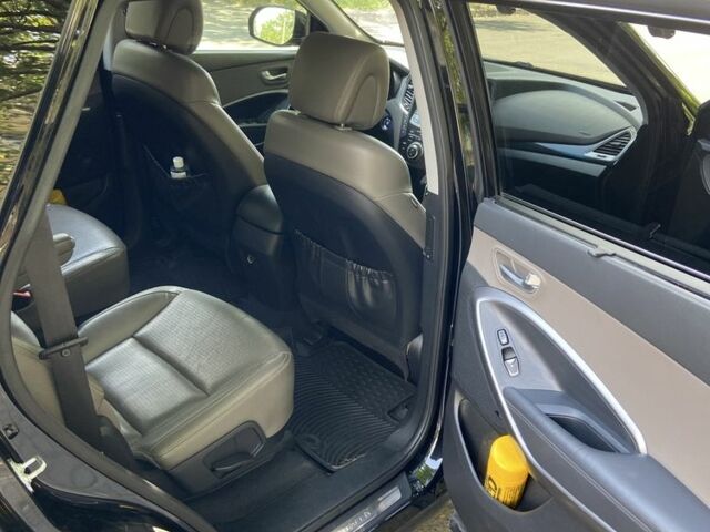 Черный Хендай Санта Фе, объемом двигателя 3.3 л и пробегом 240 тыс. км за 12800 $, фото 11 на Automoto.ua