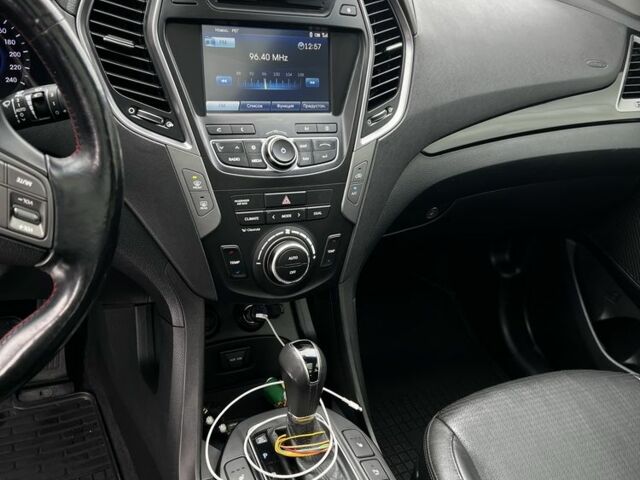 Черный Хендай Санта Фе, объемом двигателя 2.2 л и пробегом 154 тыс. км за 18600 $, фото 5 на Automoto.ua