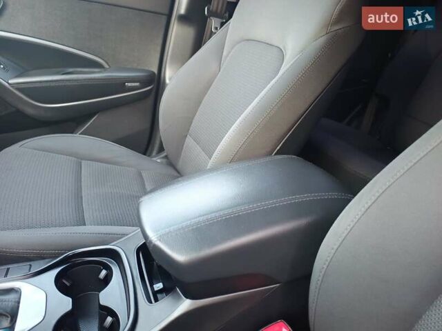 Черный Хендай Санта Фе, объемом двигателя 2.36 л и пробегом 223 тыс. км за 14800 $, фото 28 на Automoto.ua