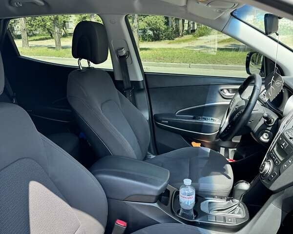 Чорний Хендай Санта Фе, об'ємом двигуна 2.2 л та пробігом 185 тис. км за 17500 $, фото 20 на Automoto.ua