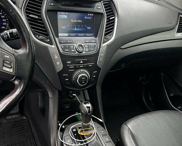 Черный Хендай Санта Фе, объемом двигателя 2.2 л и пробегом 154 тыс. км за 18600 $, фото 6 на Automoto.ua