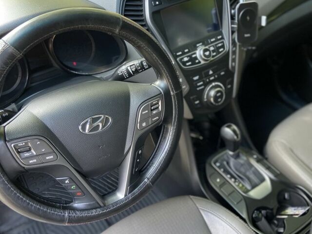 Черный Хендай Санта Фе, объемом двигателя 3.3 л и пробегом 240 тыс. км за 12800 $, фото 12 на Automoto.ua