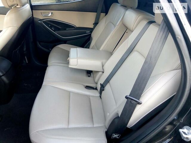 Черный Хендай Санта Фе, объемом двигателя 2.4 л и пробегом 136 тыс. км за 13750 $, фото 4 на Automoto.ua