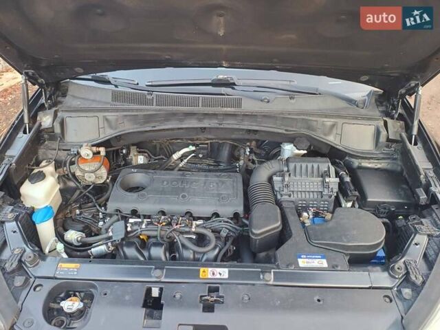 Черный Хендай Санта Фе, объемом двигателя 2.36 л и пробегом 223 тыс. км за 14800 $, фото 16 на Automoto.ua