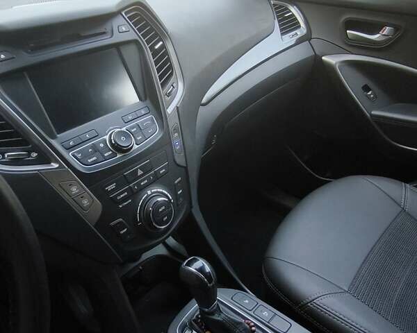 Черный Хендай Санта Фе, объемом двигателя 2.2 л и пробегом 162 тыс. км за 19490 $, фото 12 на Automoto.ua