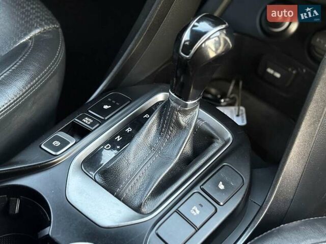 Чорний Хендай Санта Фе, об'ємом двигуна 2.2 л та пробігом 230 тис. км за 16750 $, фото 15 на Automoto.ua