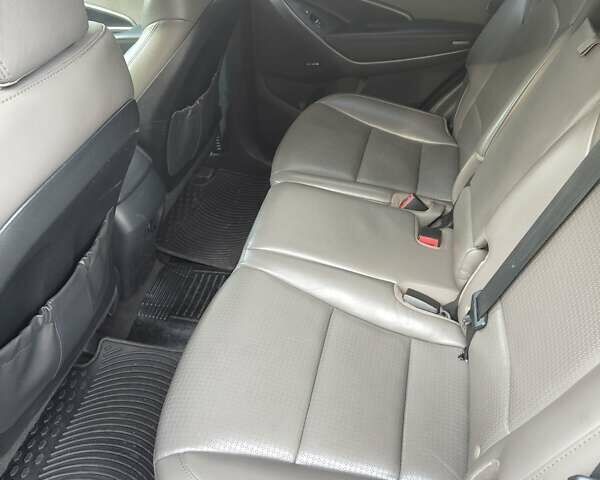 Черный Хендай Санта Фе, объемом двигателя 2.36 л и пробегом 170 тыс. км за 14200 $, фото 4 на Automoto.ua