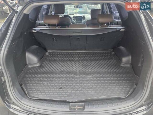 Черный Хендай Санта Фе, объемом двигателя 2.19 л и пробегом 341 тыс. км за 12500 $, фото 1 на Automoto.ua