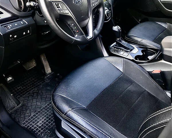 Черный Хендай Санта Фе, объемом двигателя 2.2 л и пробегом 225 тыс. км за 17000 $, фото 4 на Automoto.ua