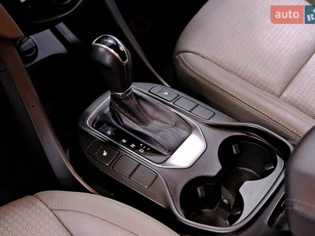 Черный Хендай Санта Фе, объемом двигателя 3.34 л и пробегом 164 тыс. км за 12900 $, фото 16 на Automoto.ua