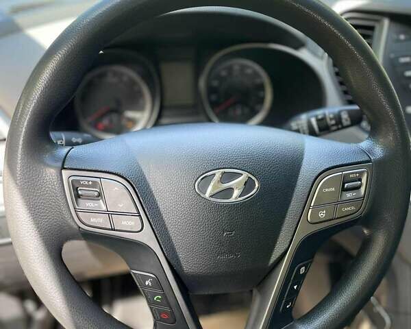 Черный Хендай Санта Фе, объемом двигателя 2.4 л и пробегом 164 тыс. км за 13500 $, фото 3 на Automoto.ua