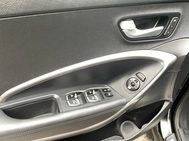 Черный Хендай Санта Фе, объемом двигателя 2.2 л и пробегом 217 тыс. км за 15900 $, фото 18 на Automoto.ua