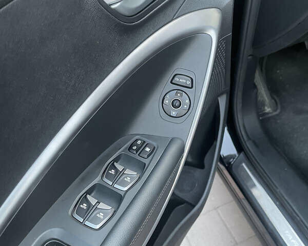 Черный Хендай Санта Фе, объемом двигателя 2.2 л и пробегом 255 тыс. км за 17500 $, фото 15 на Automoto.ua