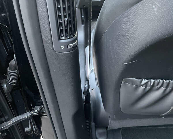 Черный Хендай Санта Фе, объемом двигателя 2.2 л и пробегом 255 тыс. км за 17500 $, фото 12 на Automoto.ua