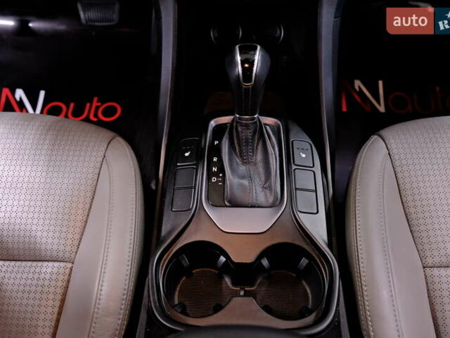 Черный Хендай Санта Фе, объемом двигателя 3.34 л и пробегом 164 тыс. км за 12900 $, фото 17 на Automoto.ua