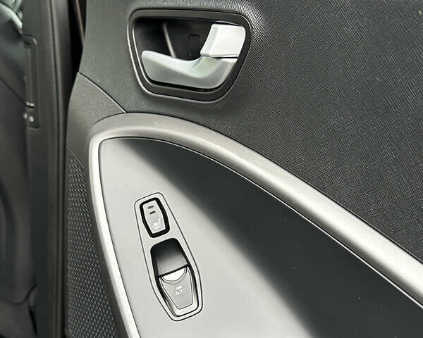 Черный Хендай Санта Фе, объемом двигателя 2.2 л и пробегом 204 тыс. км за 20700 $, фото 34 на Automoto.ua