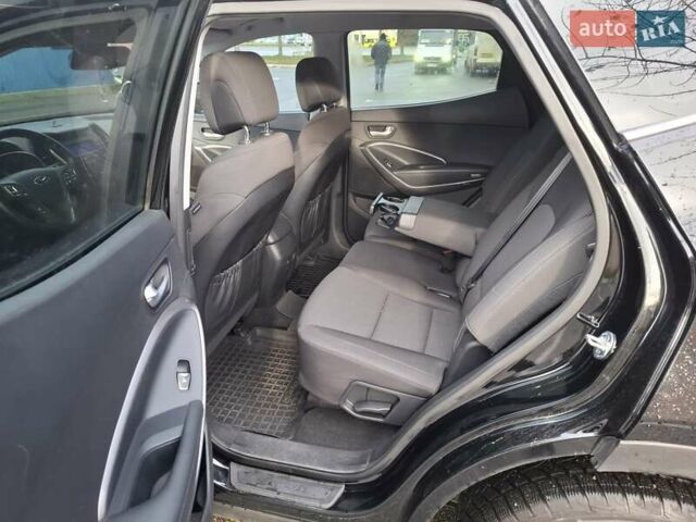 Черный Хендай Санта Фе, объемом двигателя 2.2 л и пробегом 215 тыс. км за 15500 $, фото 10 на Automoto.ua